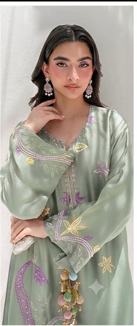 Sidrah&sarah Pista color embroidered article