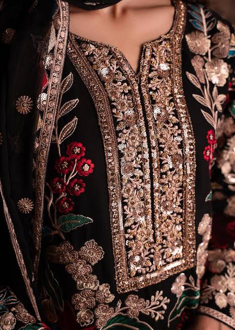 Hania Amir Trending 9000 micro