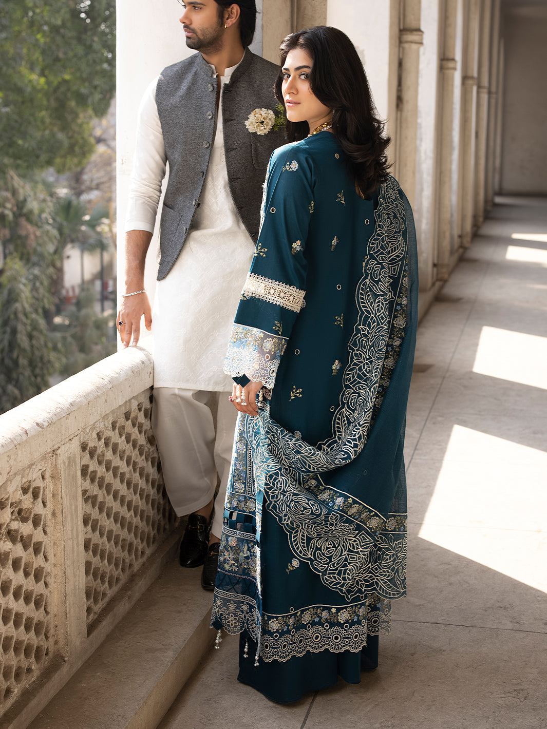 Mahnur Luxury Lawn 3 Pc