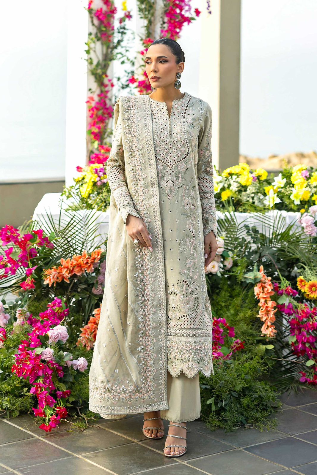 Luxury Embroidered Lawn 3pc Article